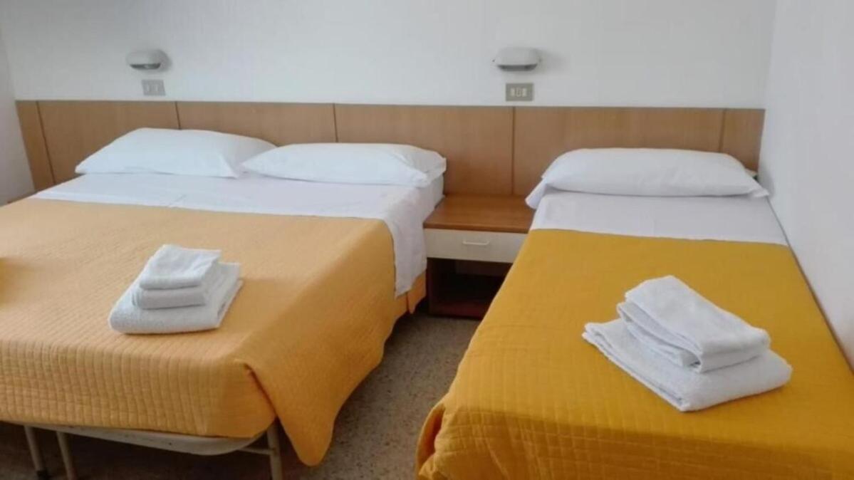 צ'סנטיקו Hotel Ines מראה חיצוני תמונה