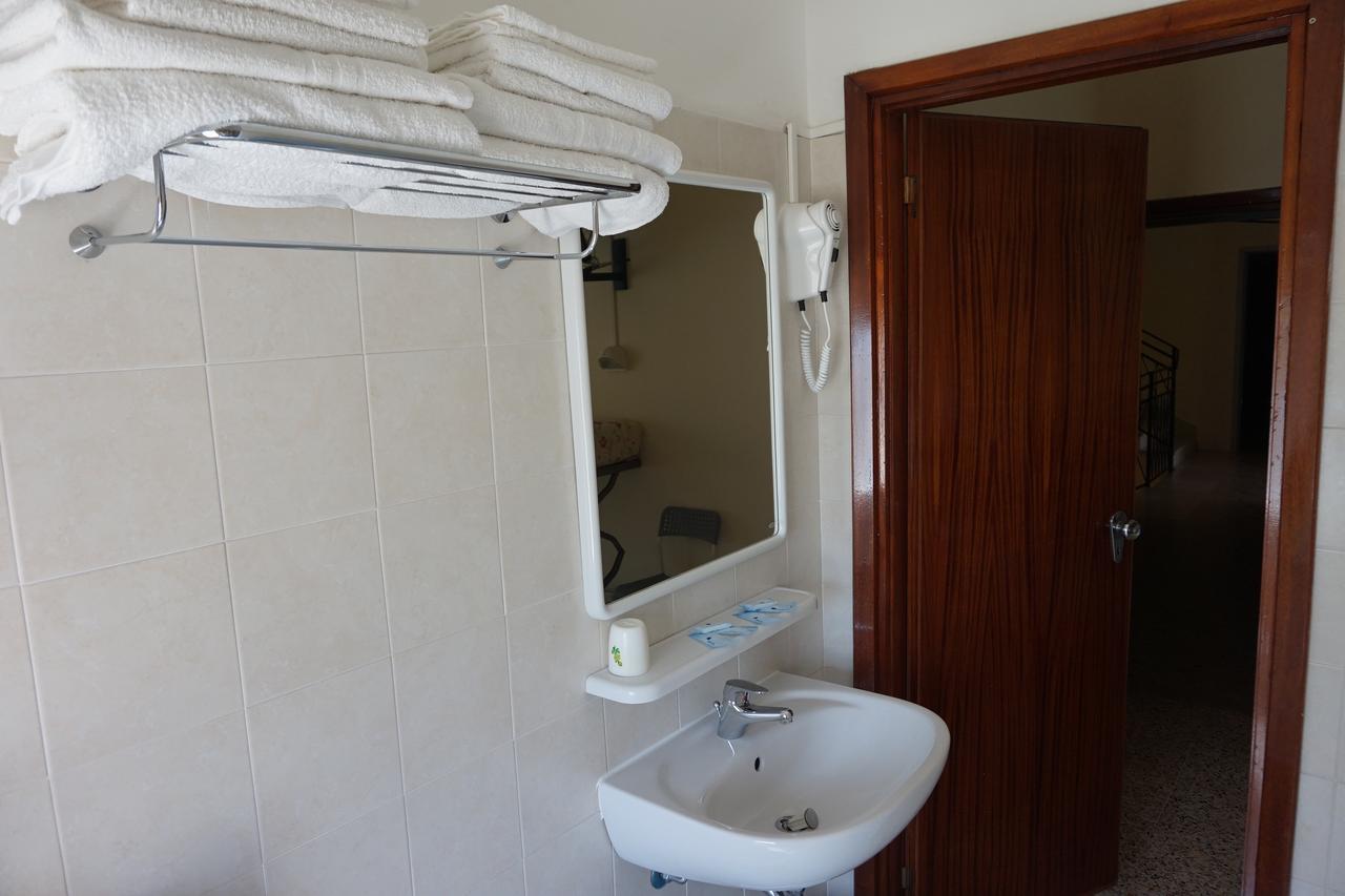 צ'סנטיקו Hotel Ines מראה חיצוני תמונה