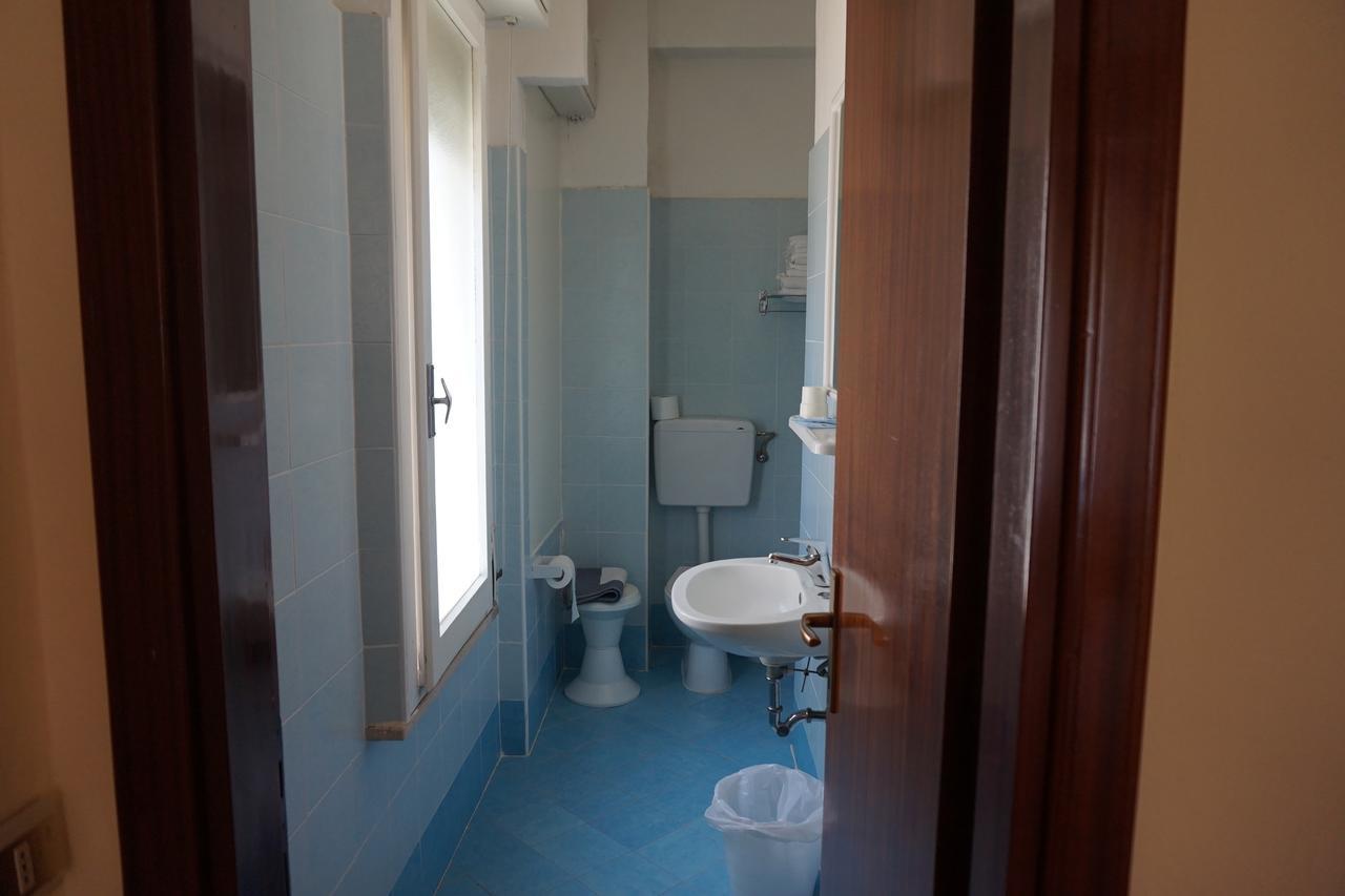 צ'סנטיקו Hotel Ines מראה חיצוני תמונה