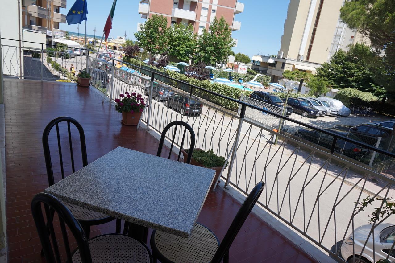 צ'סנטיקו Hotel Ines מראה חיצוני תמונה