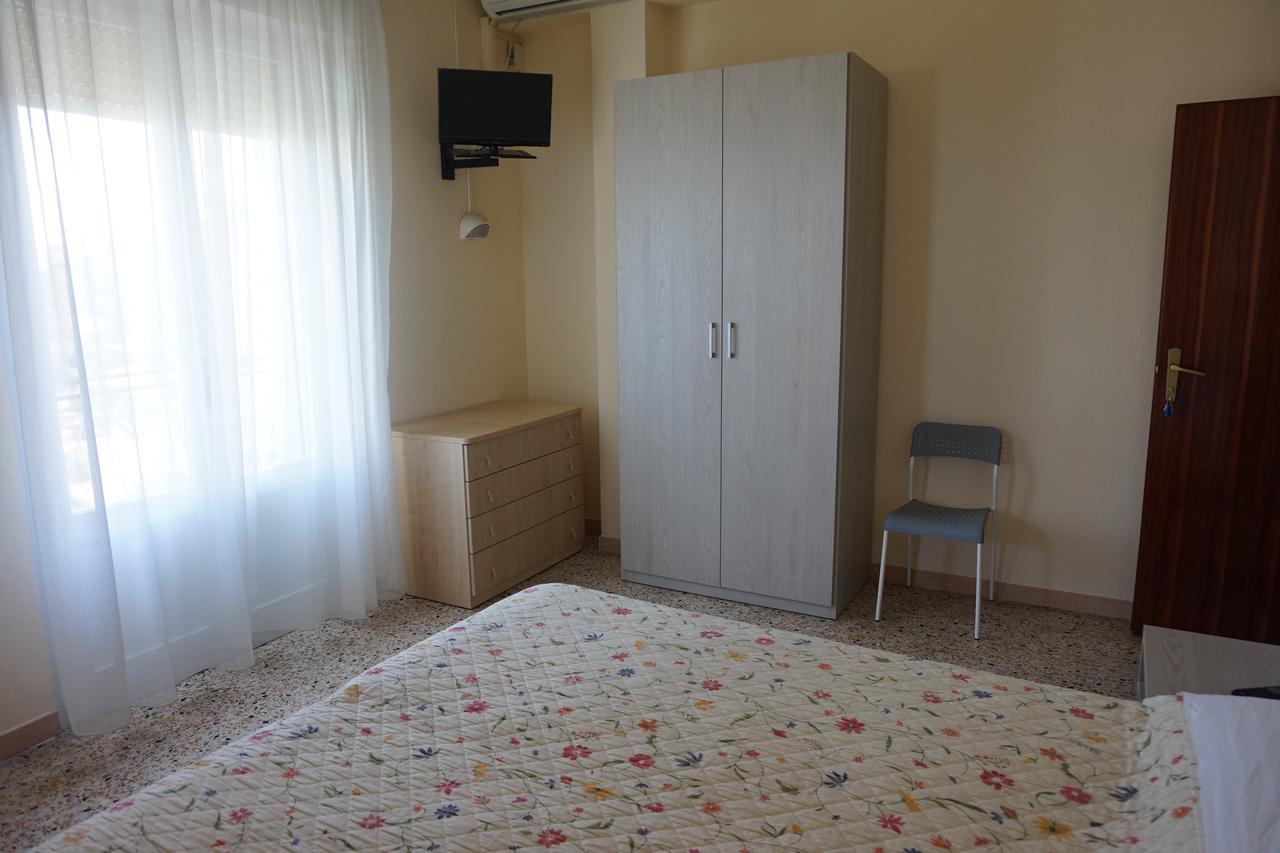 צ'סנטיקו Hotel Ines מראה חיצוני תמונה