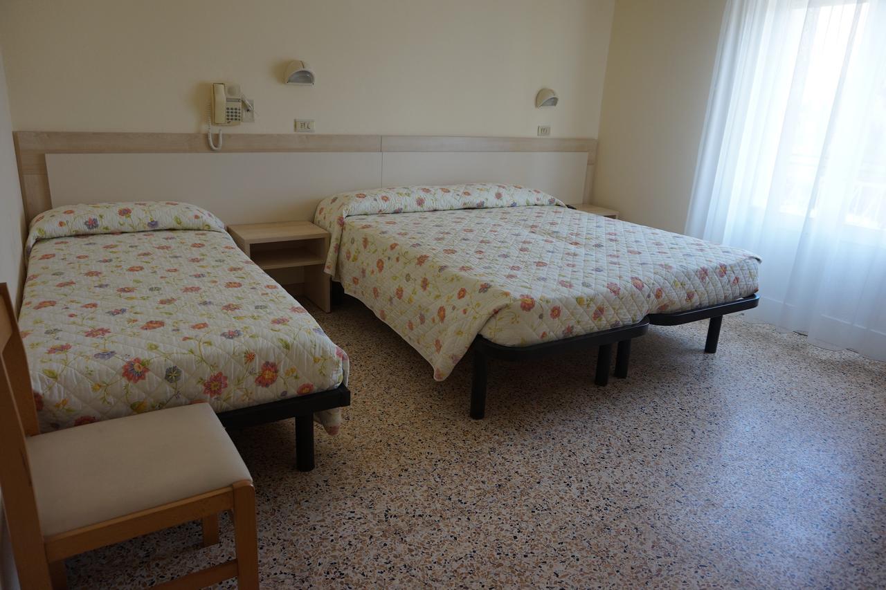 צ'סנטיקו Hotel Ines מראה חיצוני תמונה