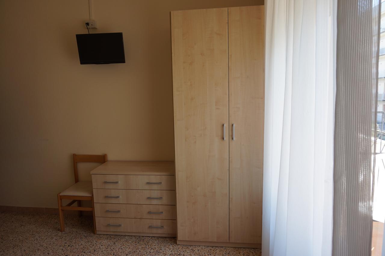 צ'סנטיקו Hotel Ines מראה חיצוני תמונה
