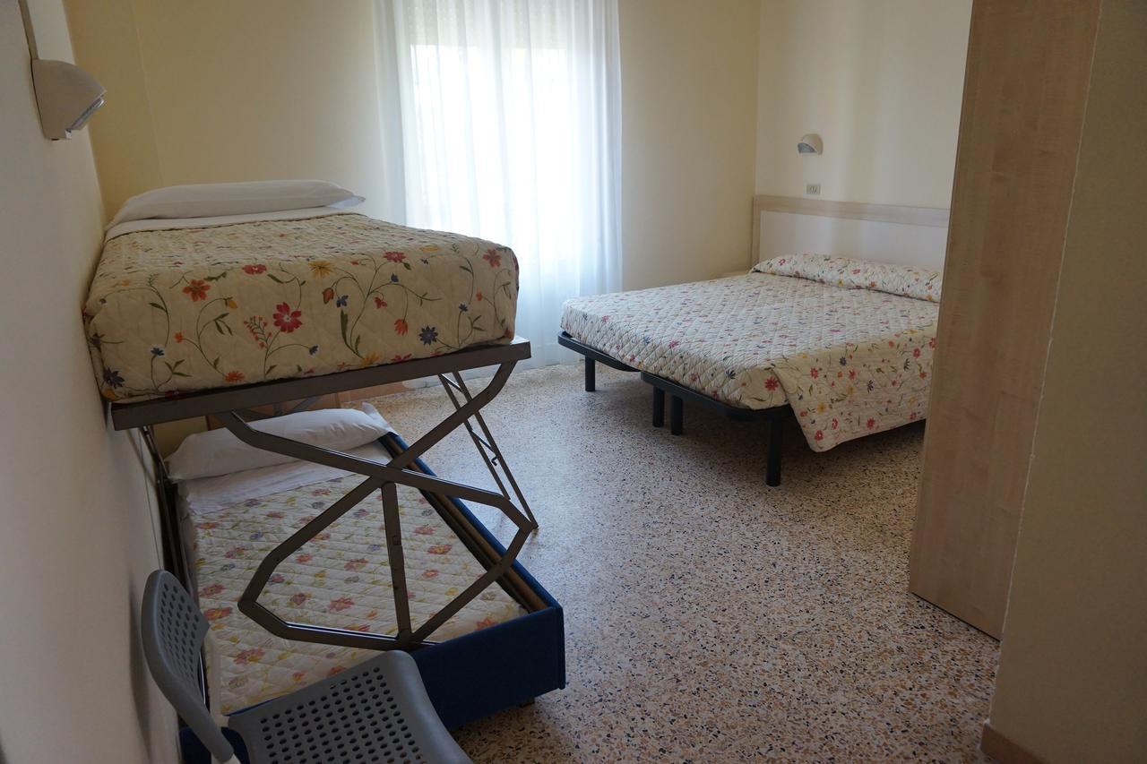 צ'סנטיקו Hotel Ines מראה חיצוני תמונה