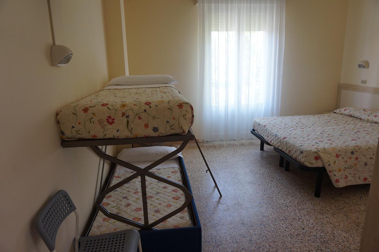 צ'סנטיקו Hotel Ines מראה חיצוני תמונה