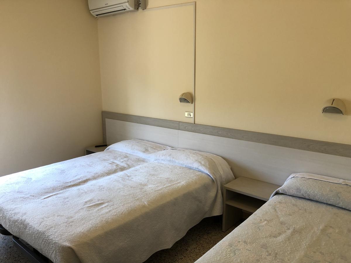 צ'סנטיקו Hotel Ines מראה חיצוני תמונה