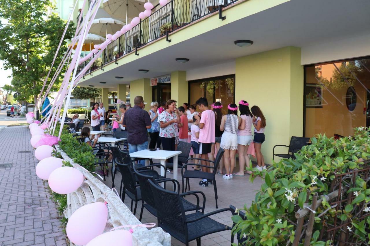 צ'סנטיקו Hotel Ines מראה חיצוני תמונה
